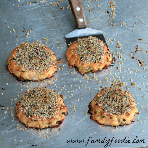 Walnut Crusted Salmon Cakes #SundaySupper 