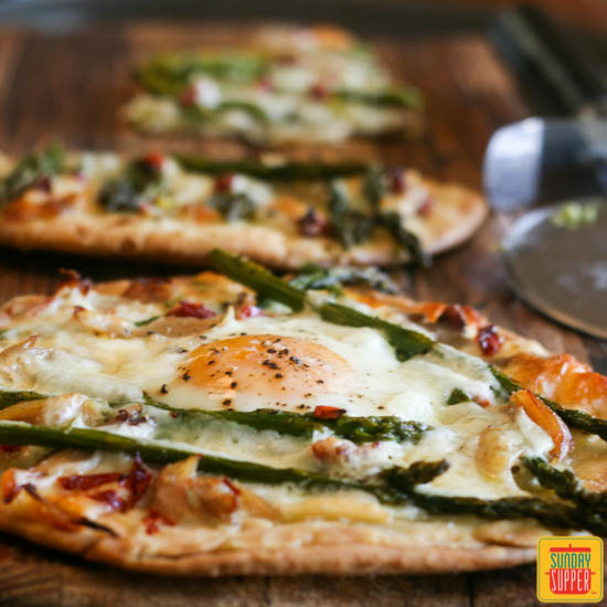 Asparagus and Chicken Flatbread Pizza #SundaySupper 