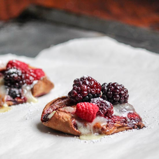 Brie Cheese Blackberry Bites #SundaySupper