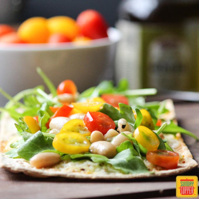 Arugula Tomato and Beans Flatbread #SundaySupper